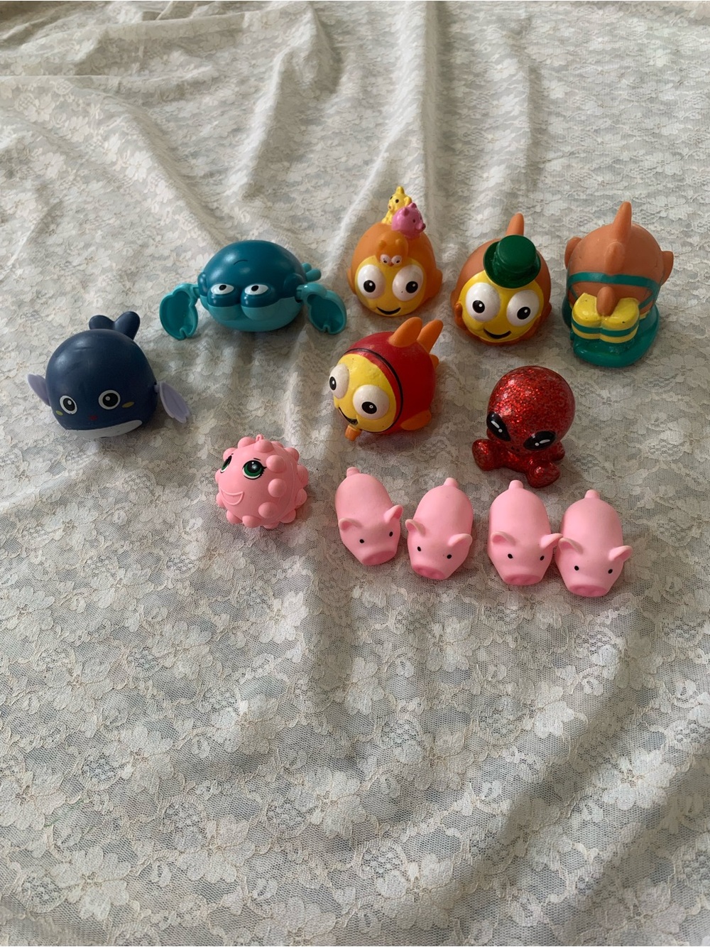 Vintage & Modern Bath Toys Lot – Goldfish Swim School Mascots, Pigs, Whale
